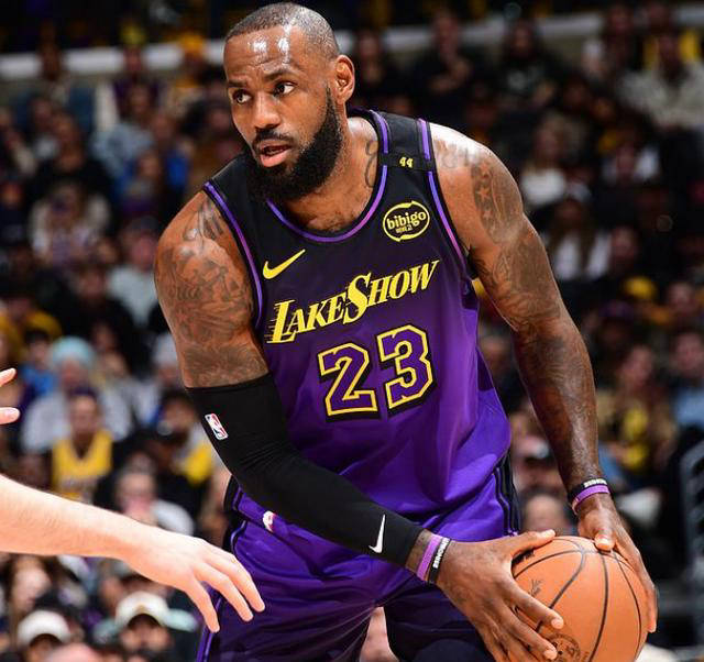 詹姆斯在热火哪两个赛季夺冠 詹姆斯在热火哪两个赛季夺冠