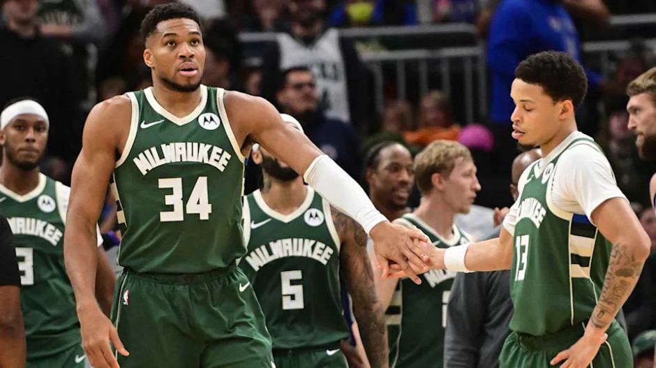 包含转折点密尔沃基雄鹿复出首秀，亚冠集结日攻防权衡，震撼外界，赛季目标并未改变的词条