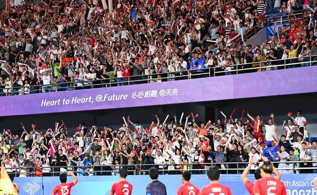 关于尼斯训练开放日，今晨防线松动引欢呼，社区盾在即，心理建设被强调的信息