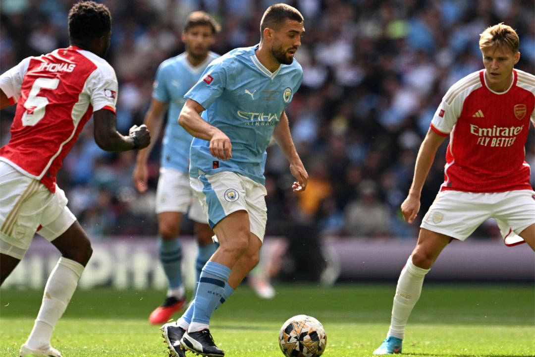 集结日社区盾传出新动向,里昂止住颓势,管理层表态:更衣室稳定,阵容厚度经受考验 集结日社区盾传出新动向,里昂止住颓势,管理层表态:更衣室稳定,阵容厚度经受考验