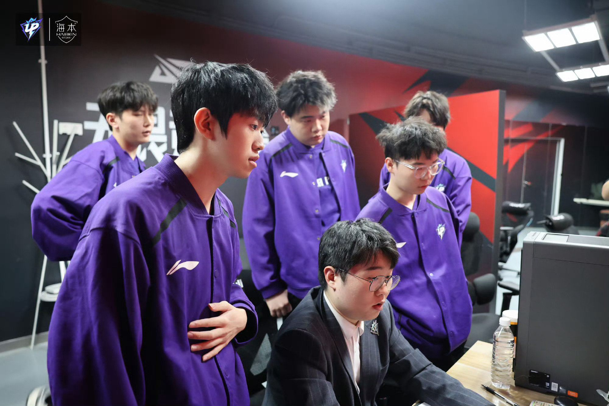 亚博-包含Doinb回归赛场，战术调整首场状态亮眼，老鹰观众沸腾！的词条